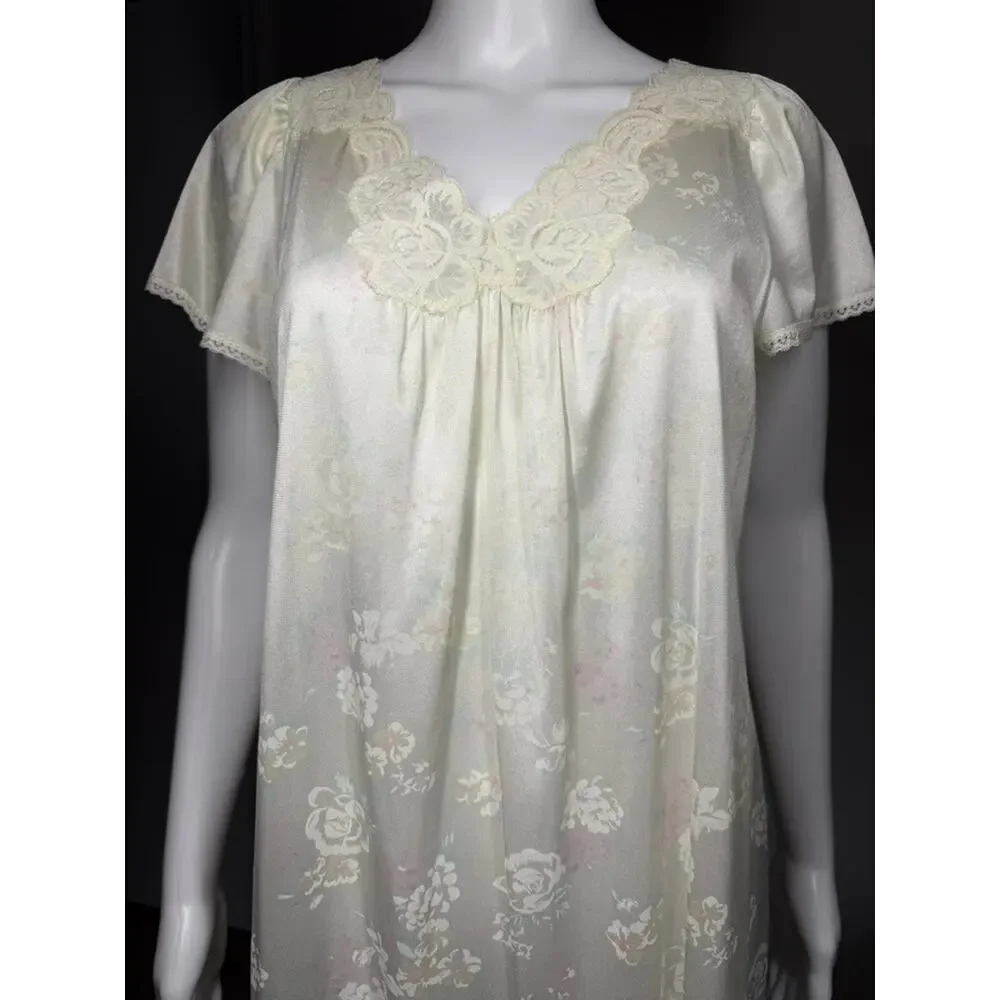 Vanity Fair vintage vanity